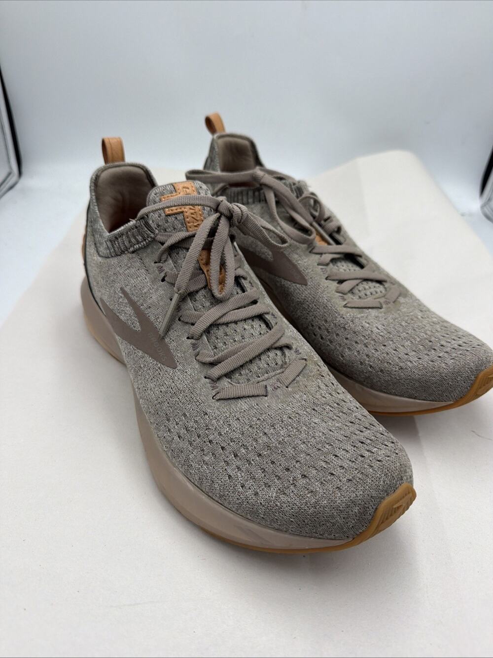 Brooks DNA AMP Men’s Running Shoes Grey And Gold Size 9